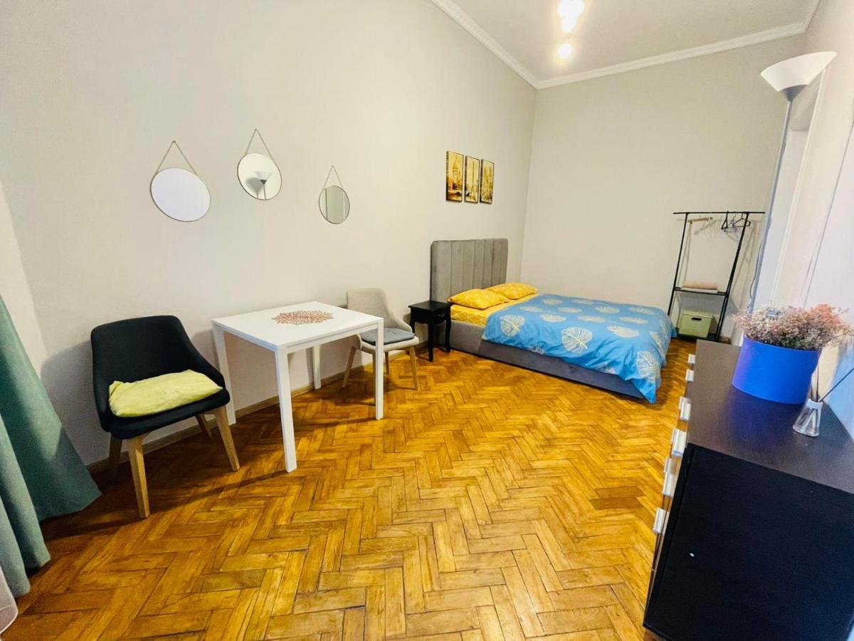 Джерельна 25, Апартаменти В Центрі З Двома Ізольованими Спальнями Lviv Exterior foto